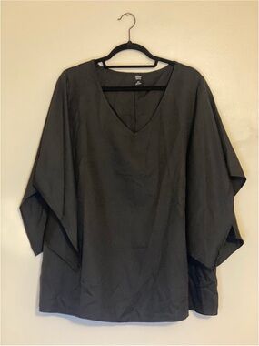 Plus Size Women's Black V-Neck Dolman Sleeve Blouse